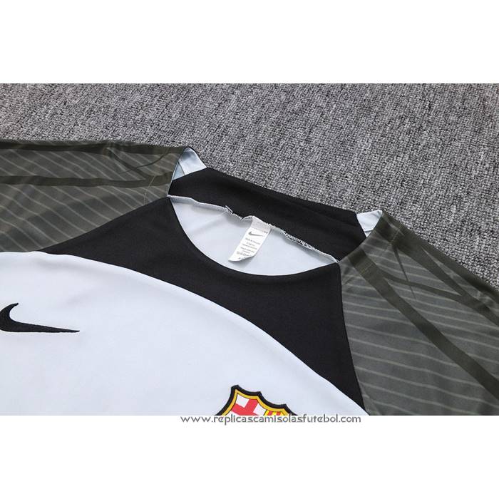 Fato de Treino
 Barcelona 2023-2024 Manga Curta
 Cinza
 - Calcas Curta

